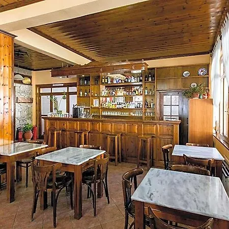 Dryades Hotel *