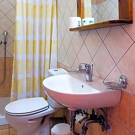 Dryades Hotel Eláti